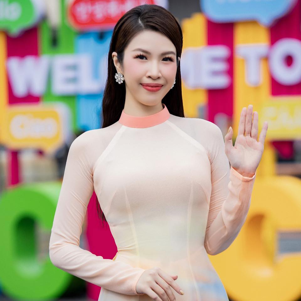 MC SONG NGỮ PHƯƠNG UYÊN